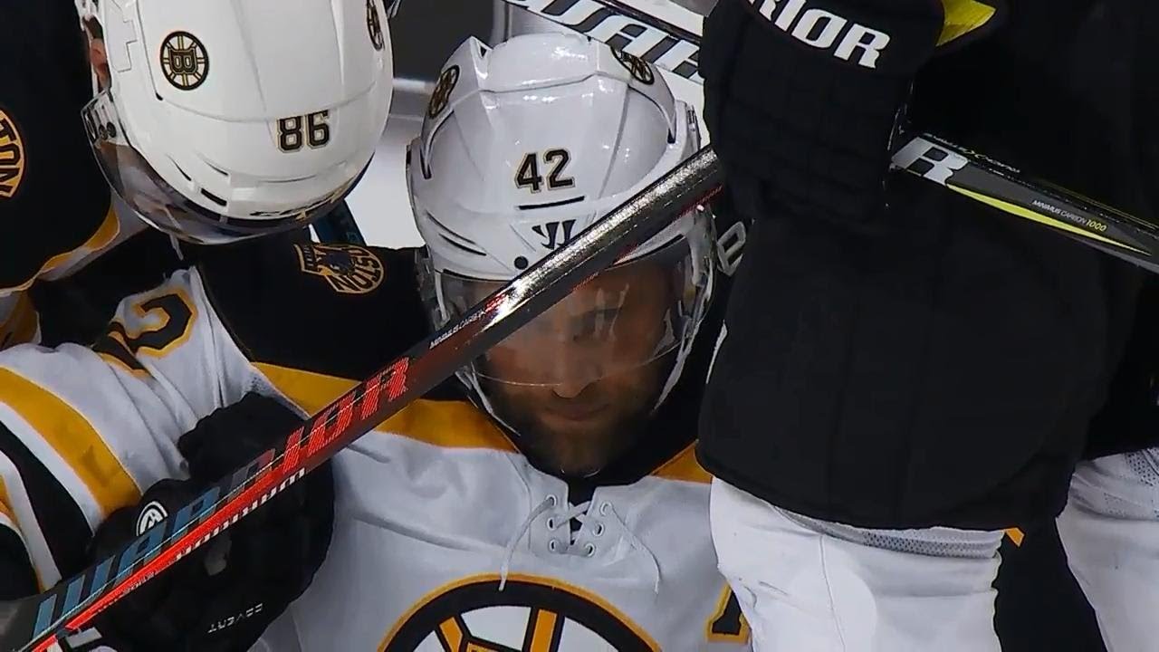 Vidéo: OUCHHHHHHH!!!!!  On pensait que David Backes était MORT!!!!!!!!!!