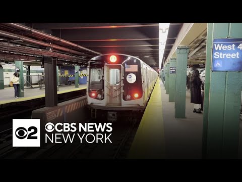 Fight ends with 2 people on subway tracks in West Village, NYPD says