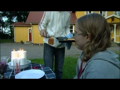 Fredrik lagar en romantisk måltid - Bonde söker fru (TV4)