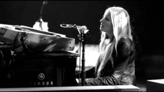 Holly Williams Hits &#39;The Highway&#39;
