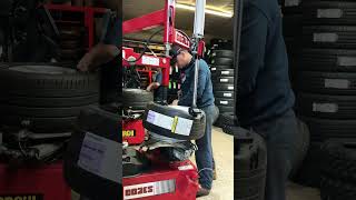 Instalando una llanta nueva 235/35/19 #shorts