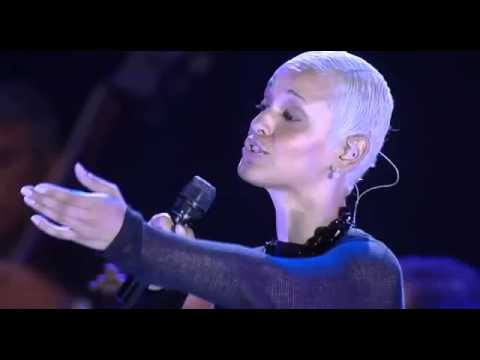 Mariza canta e encanta com "Chuva"