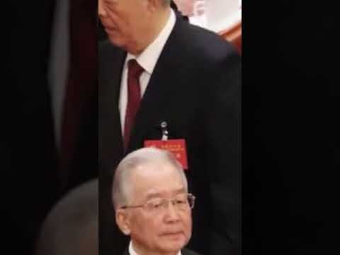 这是胡锦涛被带走时温家宝的表情，五味杂陈。