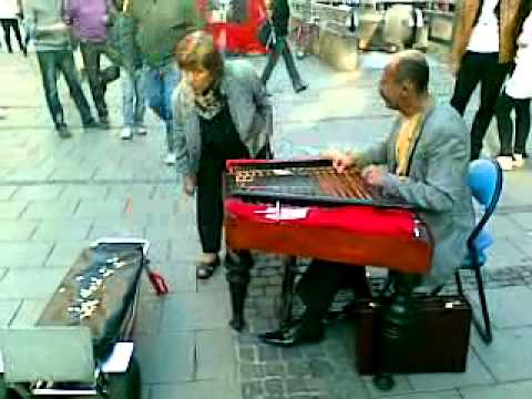cimbalista - mastic na Marienplatzi