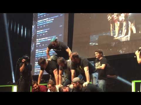 Let's Play Live Pyramid