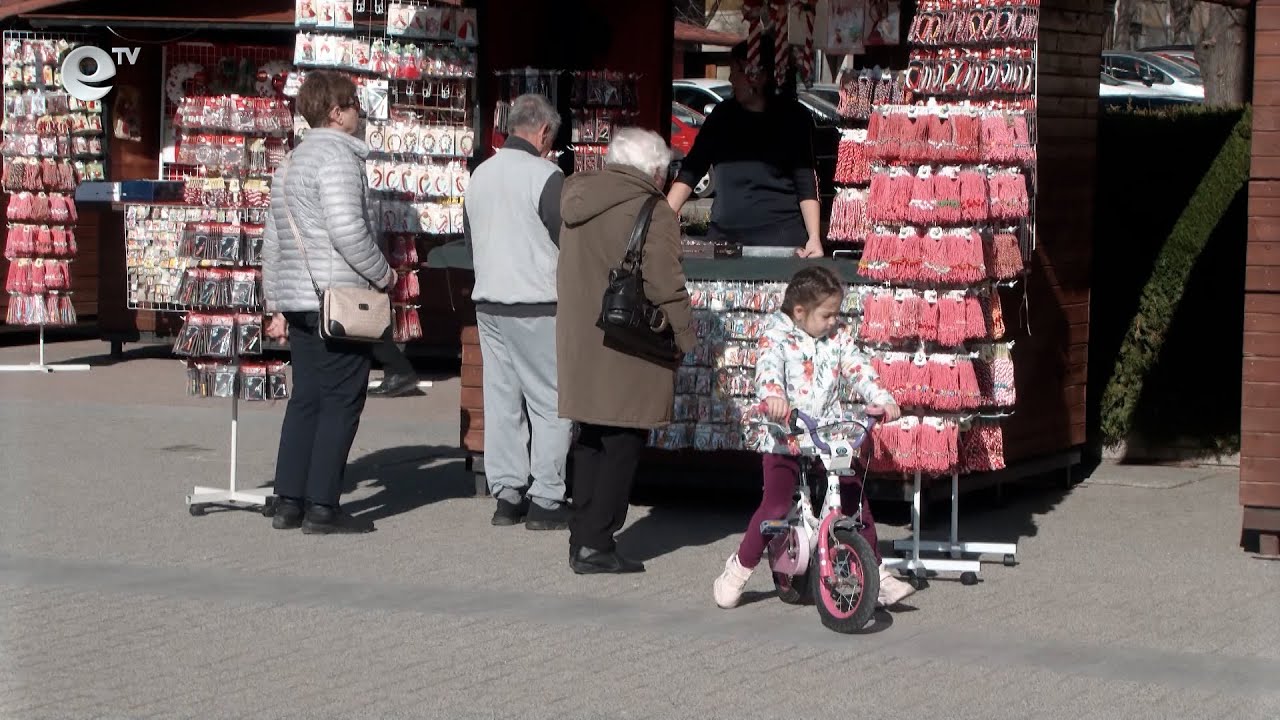 Мартениците в Хасково поскъпнаха