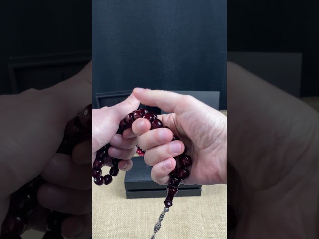 مسباح مسكي كرزي غامق معتقة بلمسة أثرية وخرز اسطواني كبير