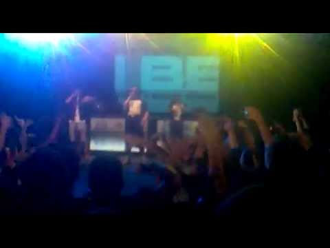 Svi kao 1: Prti Bee Gee-Clubbing