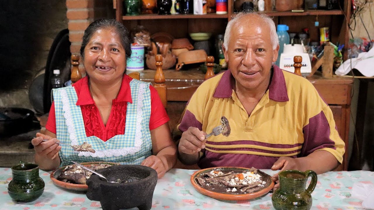 Mi esposo me pidió unas enfrijoladas para el desayuno, las preparo con tortillas recién hechas
