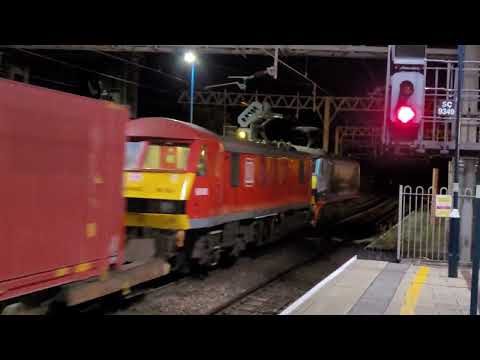 4S49 - DB90s - 90024 & 90035 - Malcolm and CB Hall on their way to Grangemouth 11 mins early tonight