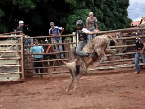 Maique Vs. Pó de Ouro (Cia. Labirinto)