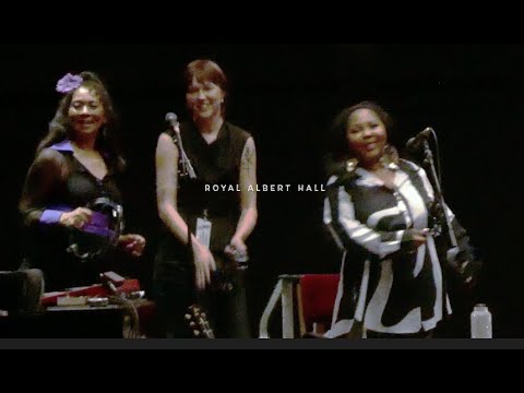 Eric Clapton with Julie Clapton  @ RAH - London - 24 May 25 -  "Before you accuse me" - 4K