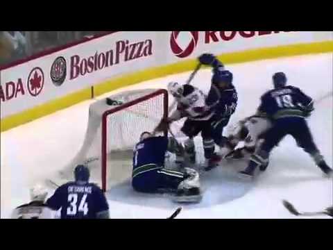 Vancouver Canucks - New Jersey Devils - Highlights - 11/1/10