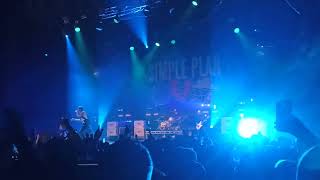 Simple Plan - Sk8er boi LIVE (Prague, 1.10.2022) - cover by Avril Lavigne