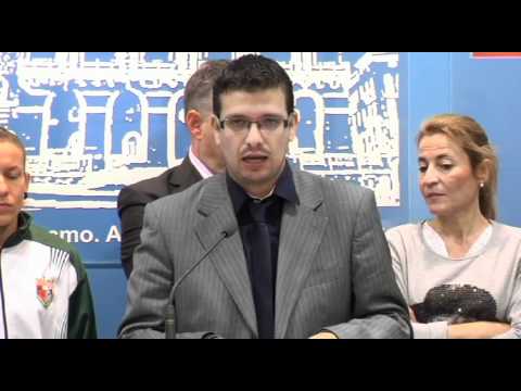 Primera jugadora de futbol femenino en Extremadura con ficha profesional.