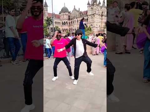 Jhatka Mare 😜😜 #shortvideo #trendingsong #viralvideo #romanticshahrukh #srk #bollywood #shorts