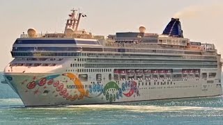 cruise ship MV Norwegian pearl leaving Key West