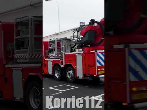#Hoogwerker #Brandweer heeft NIEUWE VERSNELLER!! #throwbacktuesday #nieuwesirene #feuerwehr #funny