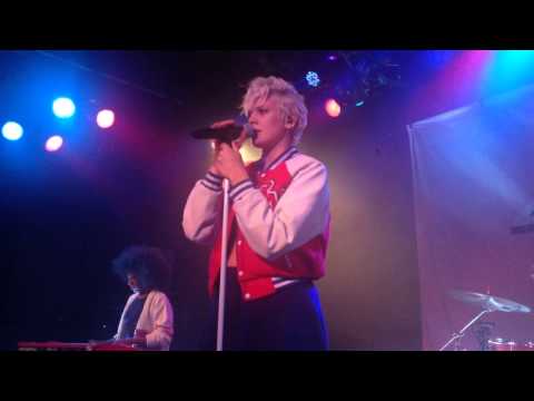 Betty Who - Alone Again (live in San Francisco)