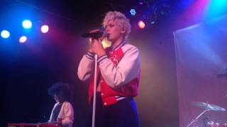 Betty Who - Alone Again (live in San Francisco)