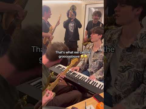 Wasn’t expecting that from a horns battle #saxophone #sax #rock #guitarist