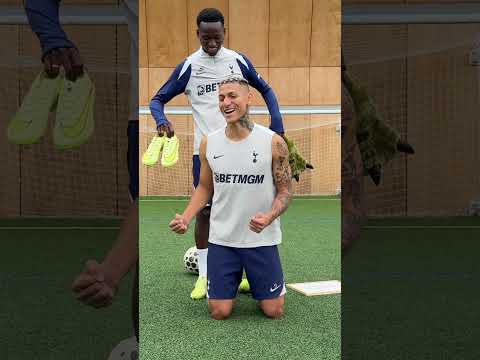 How on earth has Richarlison scored with THESE on 😭🤯