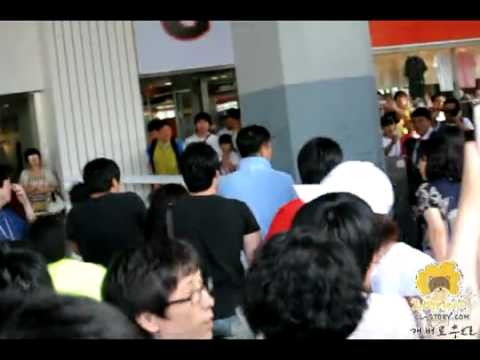 [FANCAM] 100613 2NE1 - 11st Guerrila Concert - Exiting