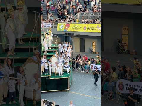 Desfile com Mauricio de Sousa comemorando 90 anos de vida no Sambódromo do Anhembi