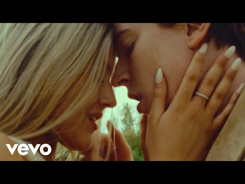 Adam Mišík - Zůstaň tu se mnou (Official Music Video)