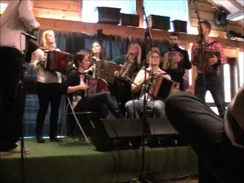 "Småradarane" spiller