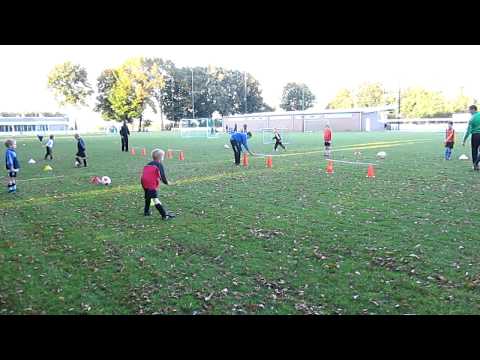 F7 SVS - Training : eerste oefening is bal over lat schieten (10 okt 2012)