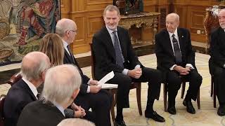 Su Majestad el Rey recibe en audiencia a una representación del nuevo Consejo de la Organización de Consumidores y Usuarios (OCU), con motivo de su 50