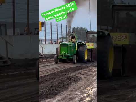 Dan Arnold is bringing back the 5020 to pull with ECI #tractorpull #shorts #johndeere #diesel