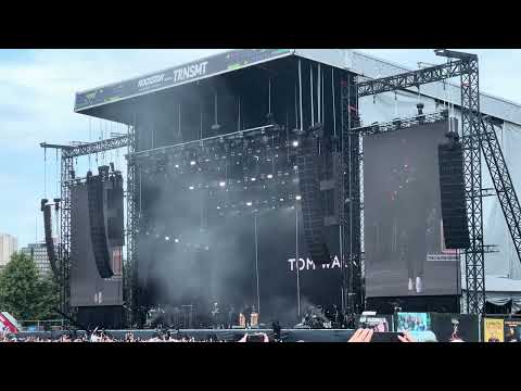 Tom Walker ft.Cammy barnes - Leave a light on live at trnsmt 2025 Glasgow green