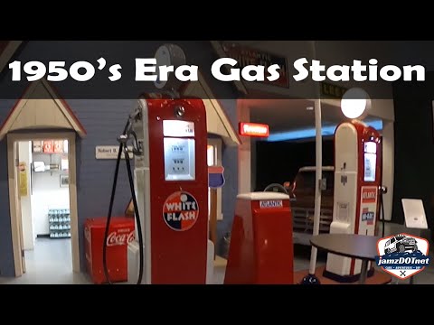 1950's era gas station at the AACA Museum | Gas...