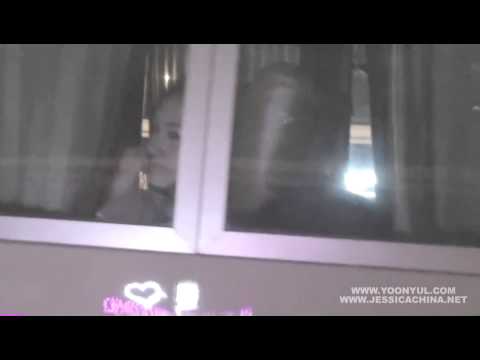 [Fancam] 100911 Jessica on the bus in Shanghai