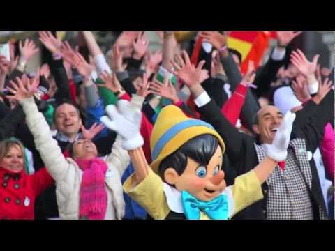 FLASH MOB  DISNEYLAND PARIS 20 ANS