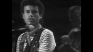 Betts, Hall, Leavell and Trucks - Need Somebody Bad - 5/7/1983 - Capitol Theatre (Official)