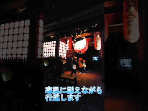 「寒風吹きすさぶ中突き進む」