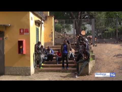2017-03-23 PRATO - PROTESTA WI-FI, ALLONTANATI CINQUE RICHIEDENTI ASILO