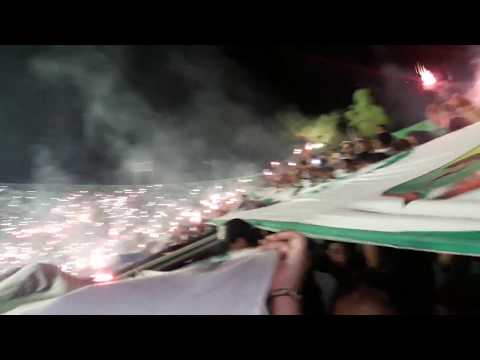 "Copa Libertadores - Gran Recibimiento de Oriente Petrolero vs. Universitario" Barra: Los de Siempre • Club: Oriente Petrolero • País: Bolívia