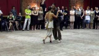 Video thumbnail for Daniel Tuero y Mila Vigdorova improvisando milonga en Arma, Moscu, Marzo 2009