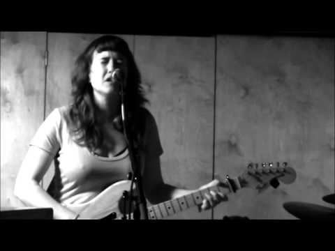 Anna Coogan & Willie B - 'Follow Me' | Ghent, Café Video | October 12th 2015