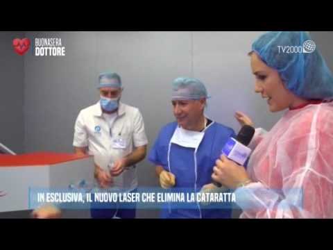 Dottore di nature di un pacco di faccia Quanto per operazione cosmetica di un occhio