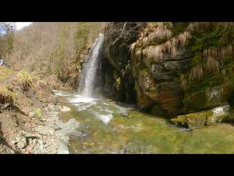 Cascada Dusul Padurarului  din Cheile Jietului