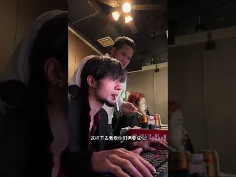 【夏老二】84.85号永不下机。人生的意义也许永远没有答案。童年的时候给了卷子，青年的时候又给了票子，现在中年了，我只想快乐的打游戏机子，就这样跟兄弟乐呵一辈子也挺不错。#记录美好生活 #网吧