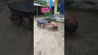 Download lagu lengah dikit #vidioluculucugokil #vidiokocak #ngakak #hiburan #komedy #firal #fyp mp3