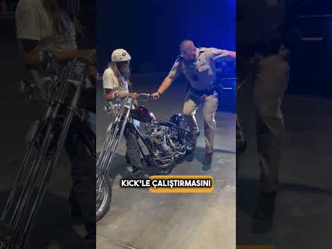 Polis motoru çalıştıramayınca… motosikletli yaptı yapacağını 😱🔥 #shorts
