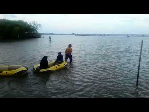 Mengintip Senja di Pantai Kejawanan
