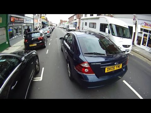 DK06YME - Close Pass, Bad Anticipation